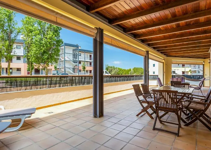 Wonderful Flat W/ Big Patio By Lovelystay * Lagos