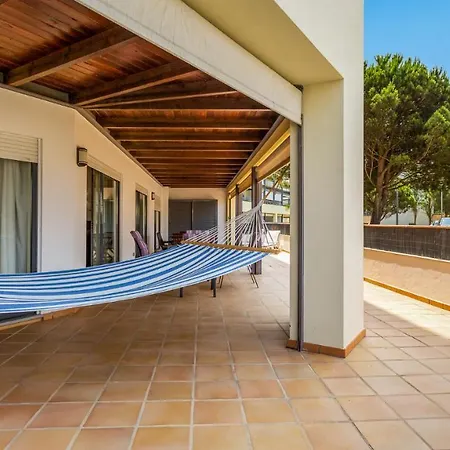Wonderful Flat W/ Big Patio By Lovelystay * Lagos