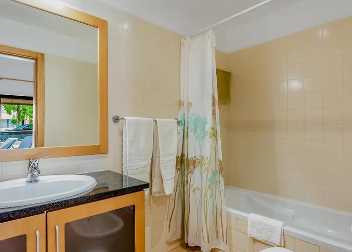 Wonderful Flat W/ Big Patio By Lovelystay * Lagos